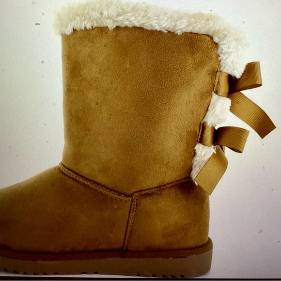 Hot Tomato Tan Ankle Boots with Fur Trim - Picture 1 of 4